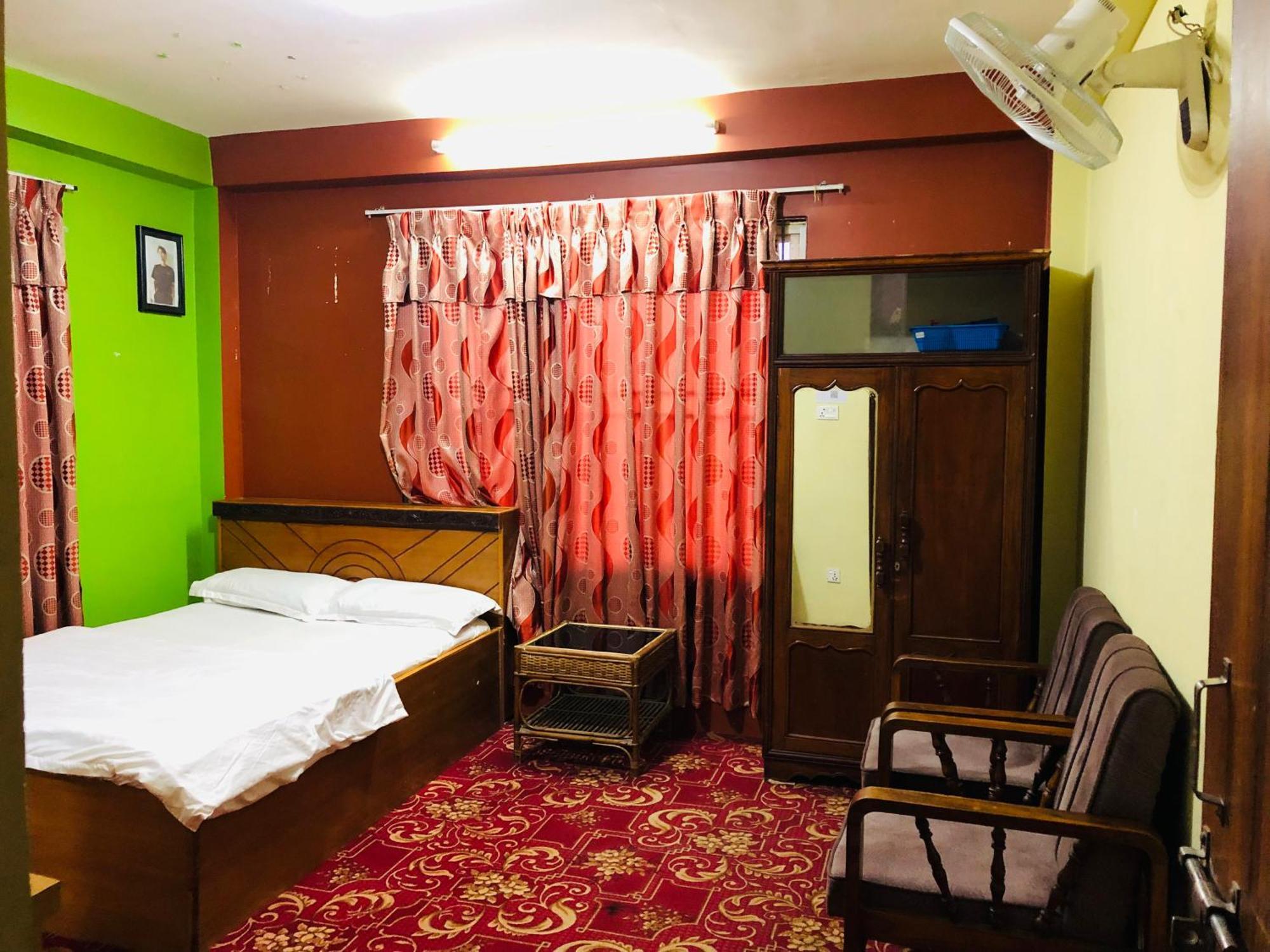 Sara'S Backpackers Hotel Катманду Экстерьер фото