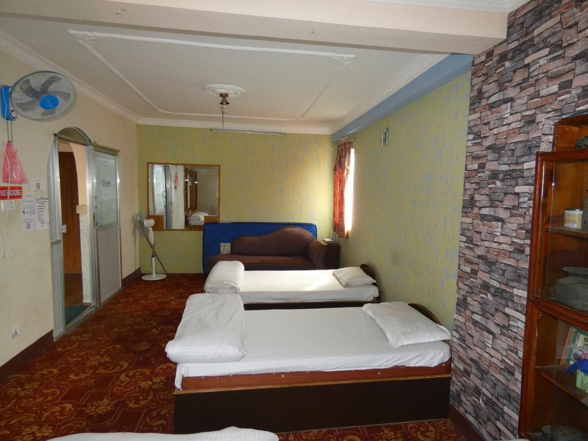 Sara'S Backpackers Hotel Катманду Экстерьер фото