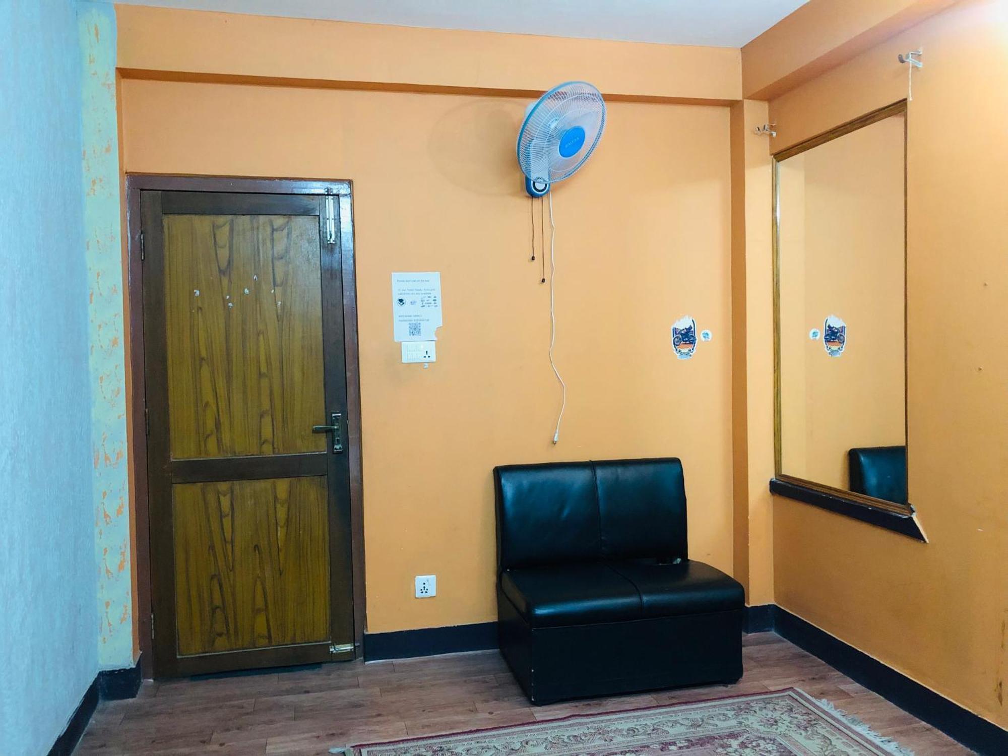 Sara'S Backpackers Hotel Катманду Экстерьер фото