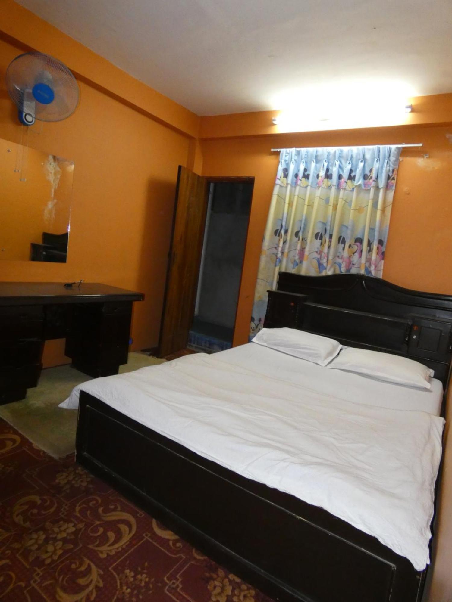 Sara'S Backpackers Hotel Катманду Экстерьер фото