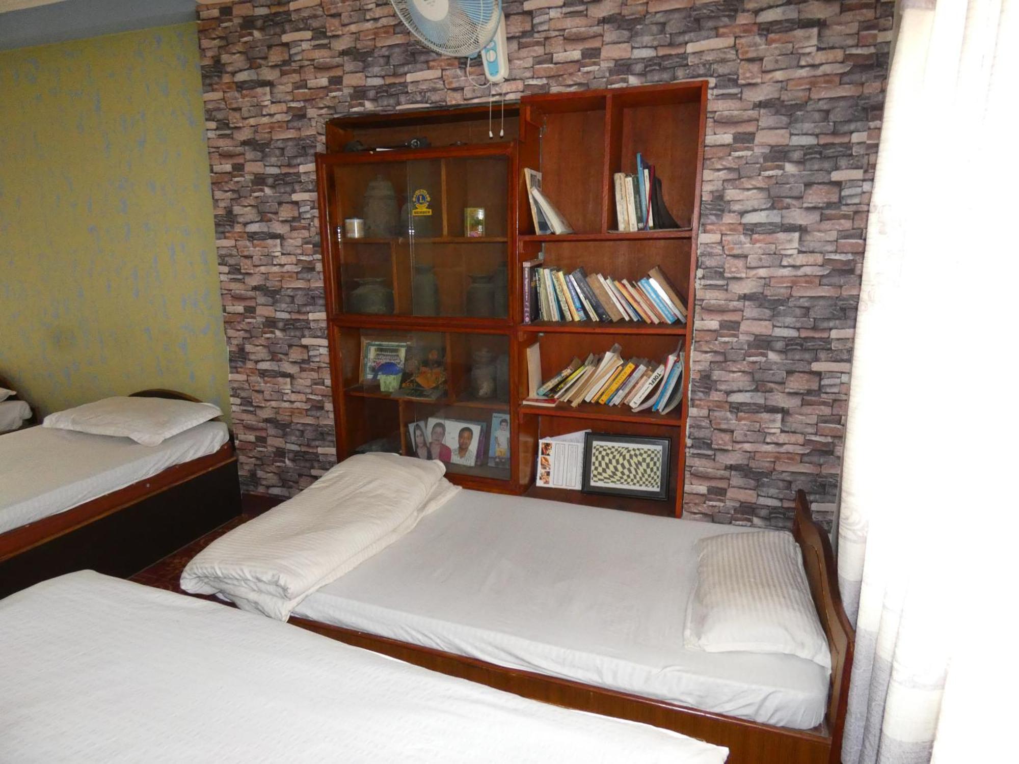 Sara'S Backpackers Hotel Катманду Экстерьер фото
